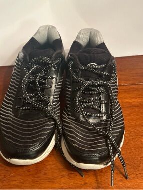 Easy Spirit Black and Gray Striped Athletic Sneakers